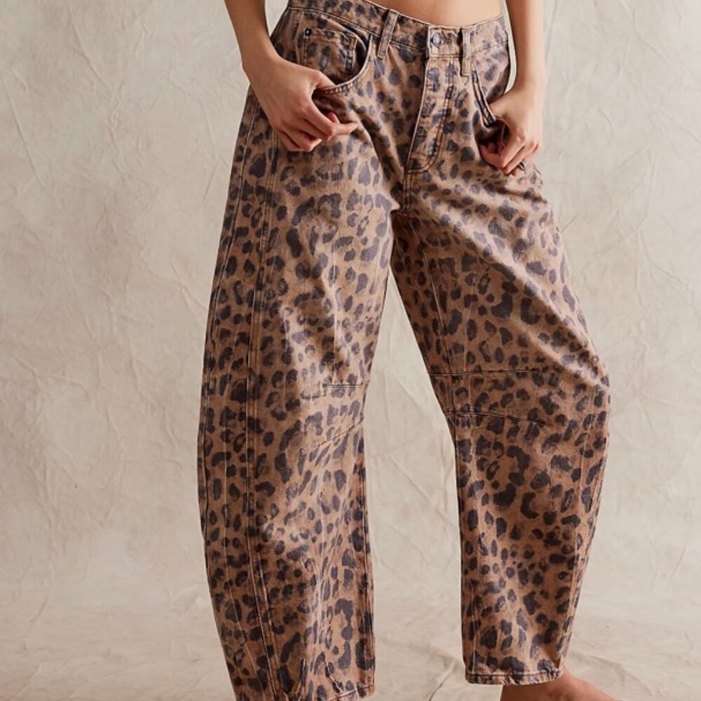 WE THE FREE GOOD LUCK PRINTED BARREL JEANS
